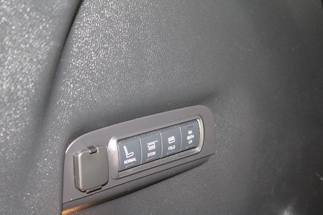 2017 Ford Explorer Platinum 4WD - 22969347 - 16