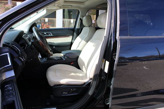 2017 Ford Explorer Platinum 4WD - 22969347 - 19