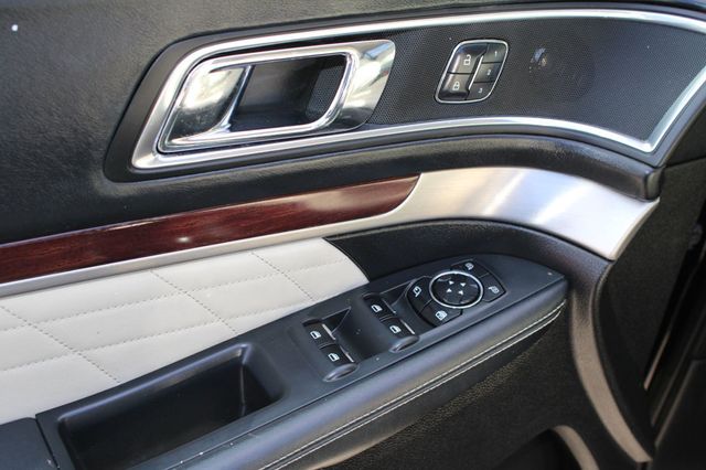 2017 Ford Explorer Platinum 4WD - 22969347 - 21