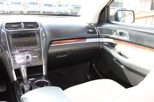 2017 Ford Explorer Platinum 4WD - 22969347 - 26