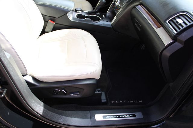 2017 Ford Explorer Platinum 4WD - 22969347 - 27
