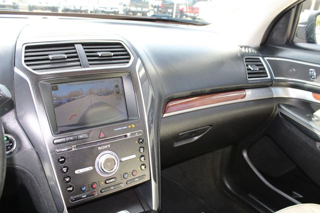 2017 Ford Explorer Platinum 4WD - 22969347 - 34
