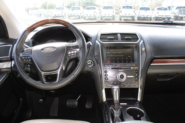 2017 Ford Explorer Platinum 4WD - 22969347 - 8
