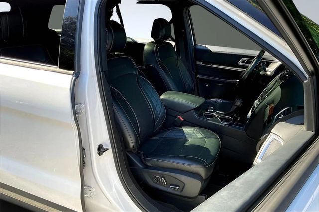 2017 Ford Explorer Platinum 4WD - 22957981 - 11