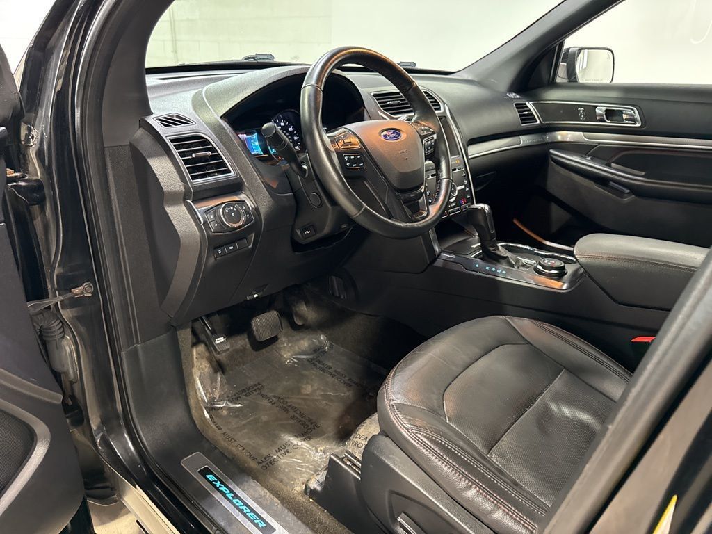 2017 Ford Explorer Sport 4WD - 23013279 - 25