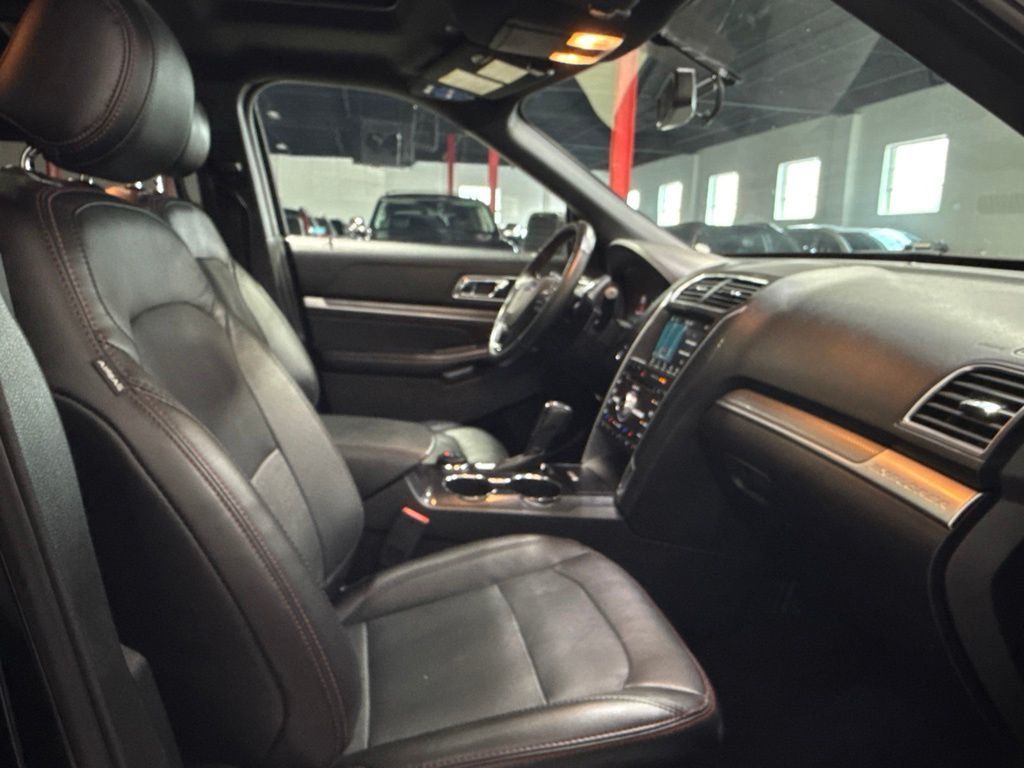 2017 Ford Explorer Sport 4WD - 23065517 - 26