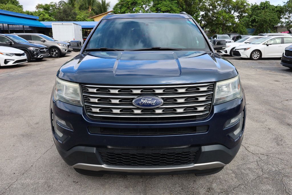 2017 Ford Explorer XLT photo 3