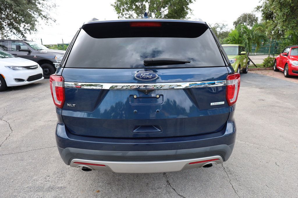 2017 Ford Explorer XLT photo 4