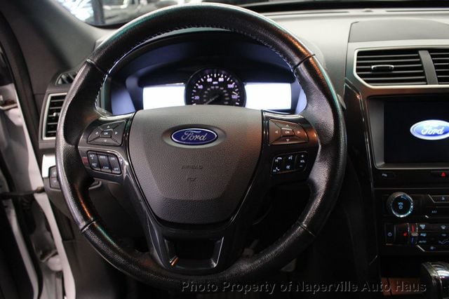2017 Ford Explorer XLT 4WD - 23007795 - 13