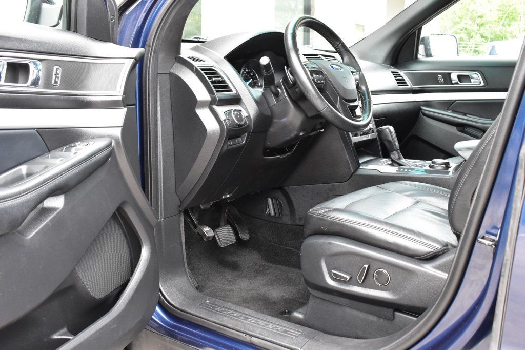2017 Ford Explorer XLT 4WD - 22922392 - 16
