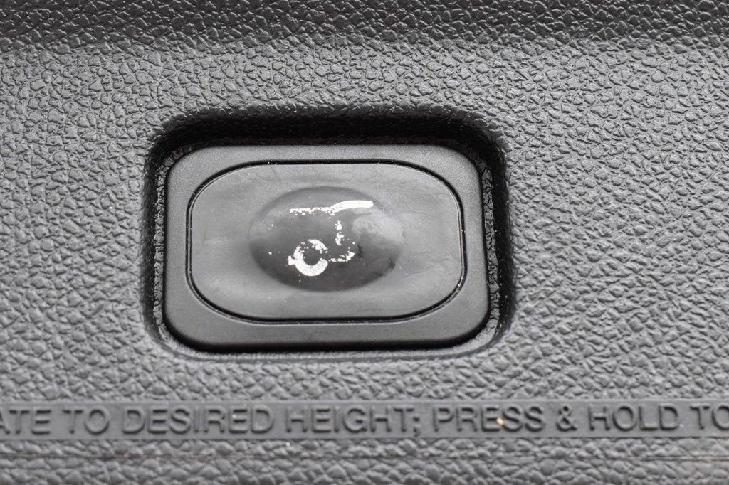 2017 Ford Explorer XLT 4WD - 22922392 - 30