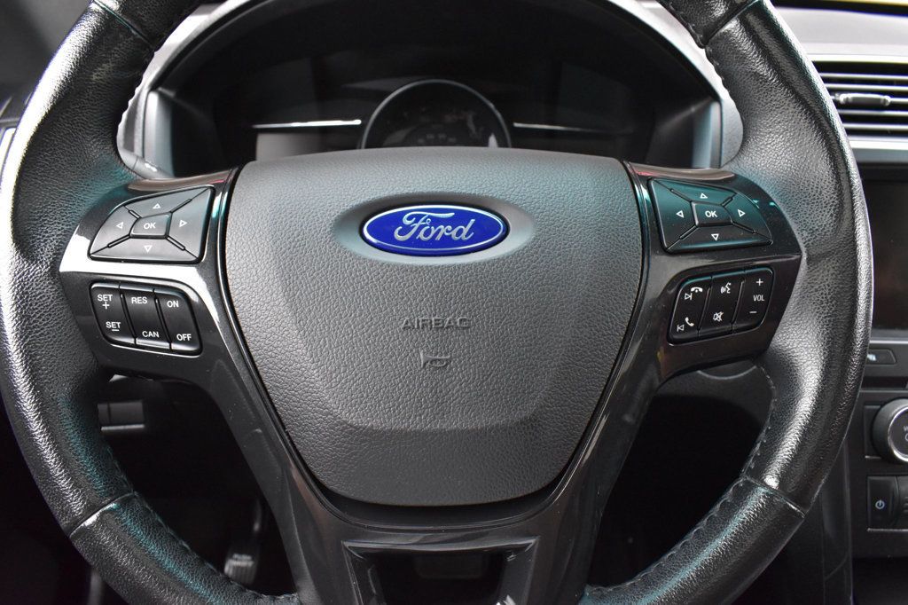 2017 Ford Explorer XLT 4WD - 22922392 - 31