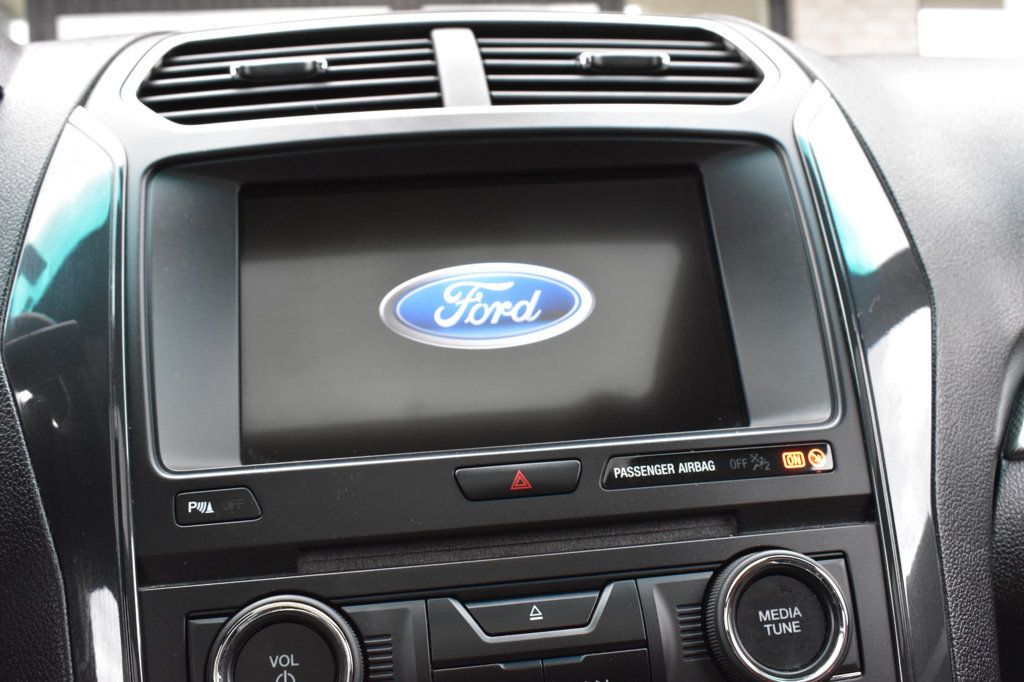 2017 Ford Explorer XLT 4WD - 22922392 - 32