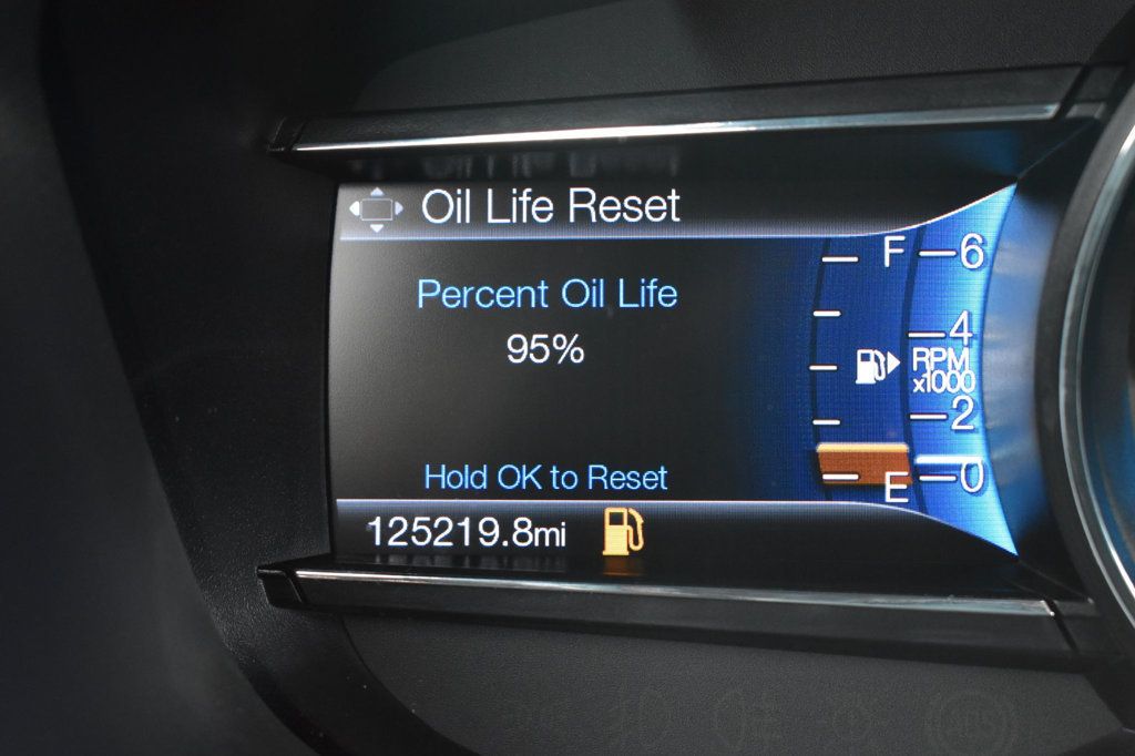 2017 Ford Explorer XLT 4WD - 22922392 - 34