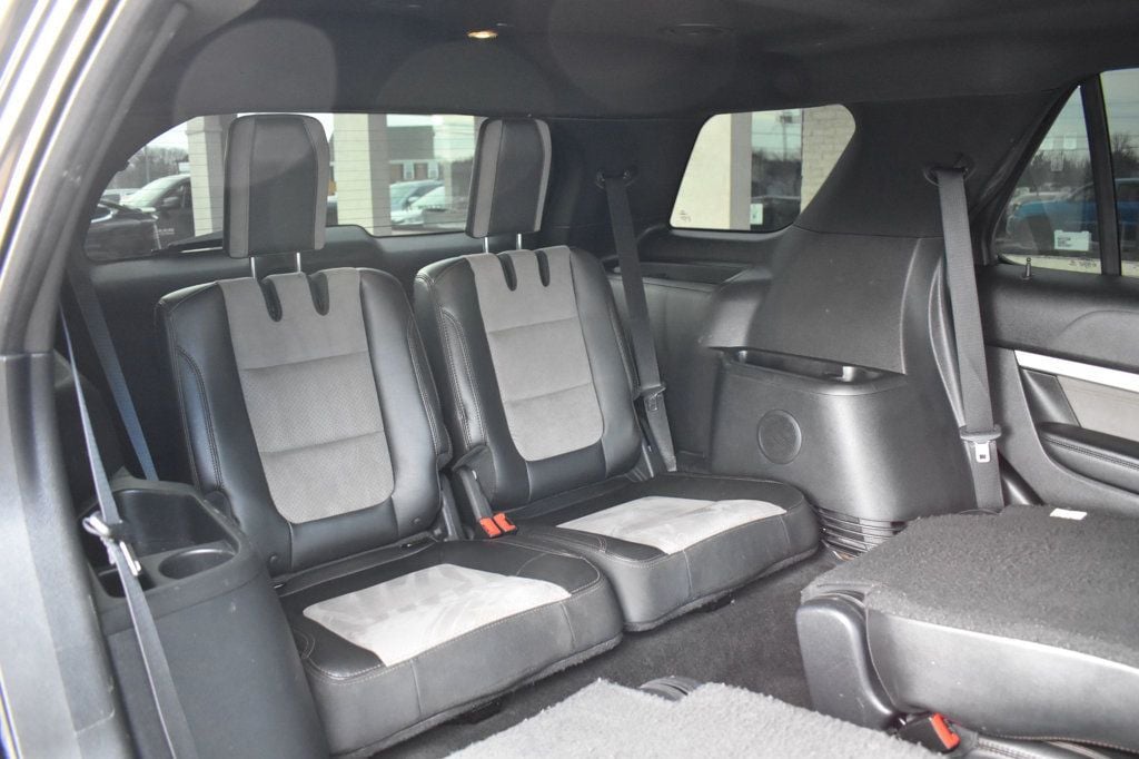 2017 Ford Explorer XLT 4WD - 22983843 - 28