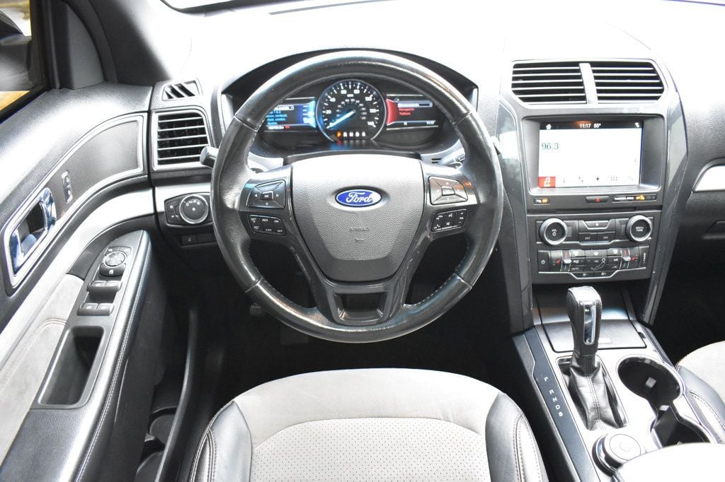 2017 Ford Explorer XLT 4WD - 22983843 - 29