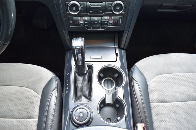 2017 Ford Explorer XLT 4WD - 22983843 - 32