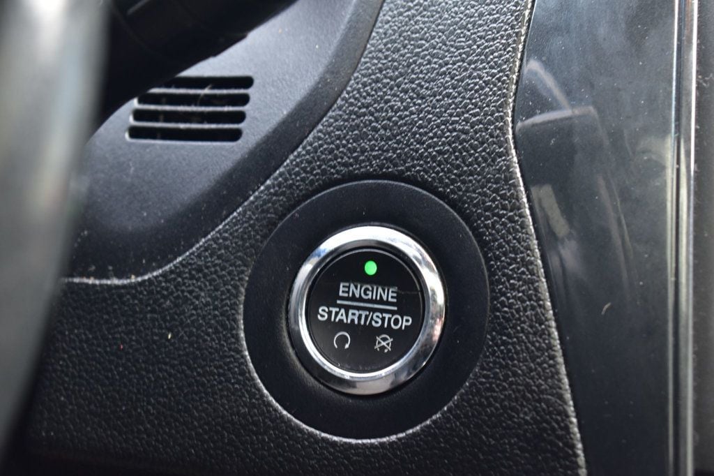 2017 Ford Explorer XLT 4WD - 22983843 - 35