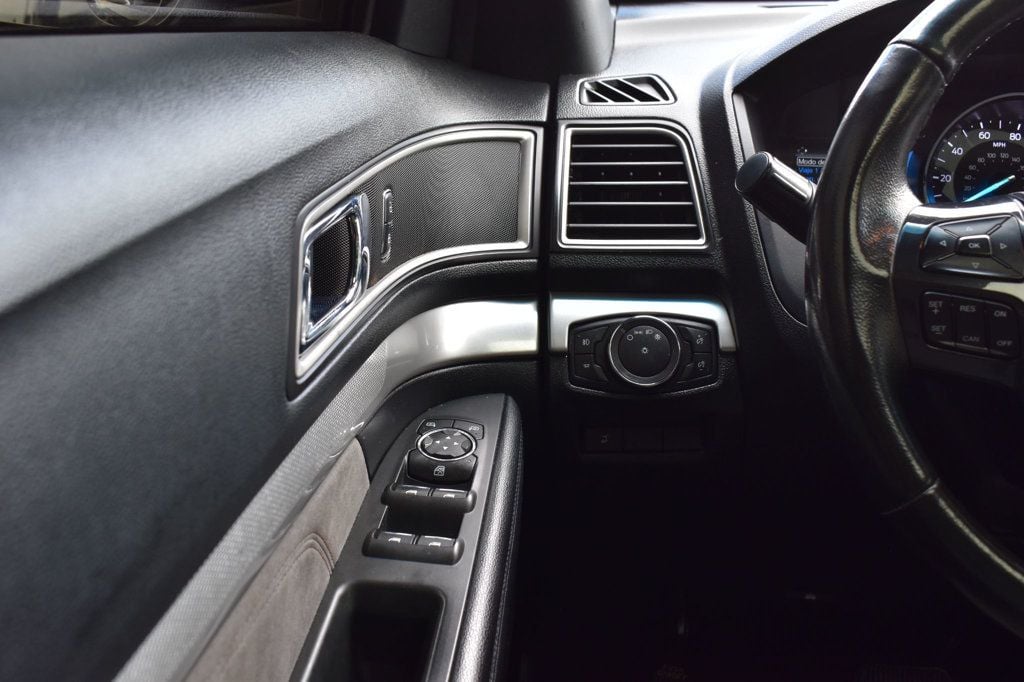 2017 Ford Explorer XLT 4WD - 22983843 - 38