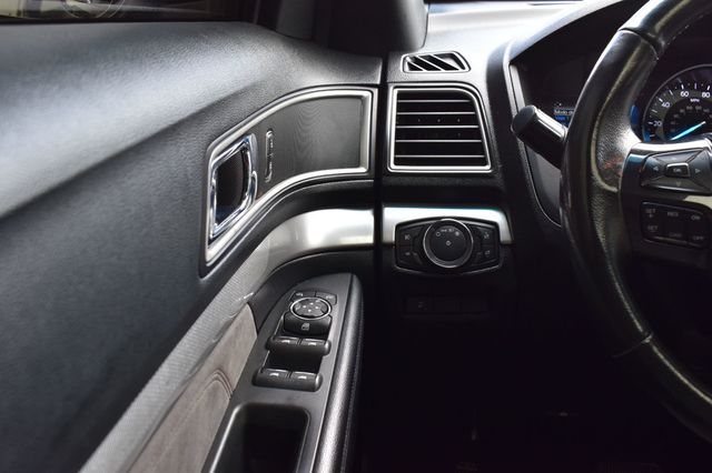 2017 Ford Explorer XLT 4WD - 22983843 - 38