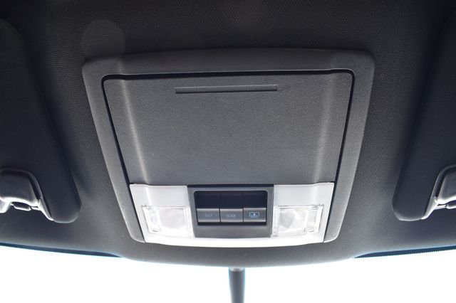 2017 Ford Explorer XLT 4WD - 22983843 - 40