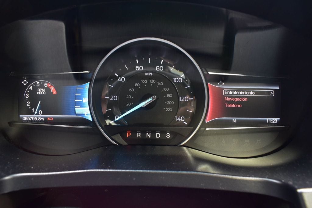 2017 Ford Explorer XLT 4WD - 22983843 - 43