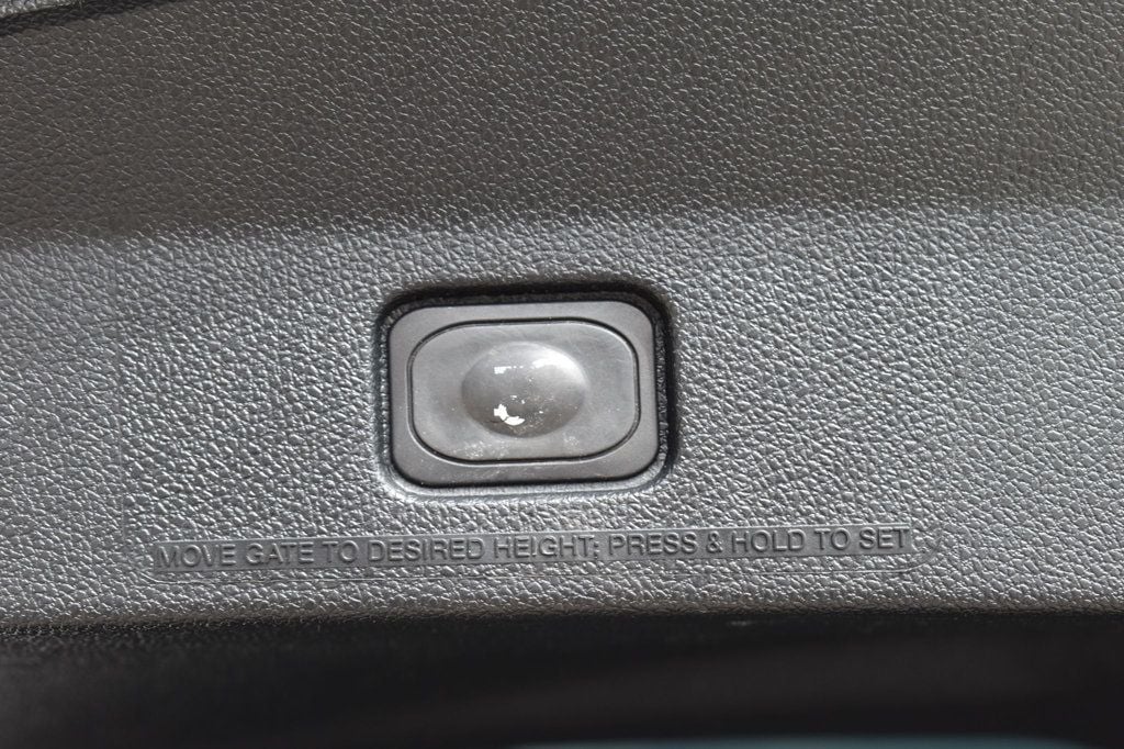 2017 Ford Explorer XLT 4WD - 22983843 - 54