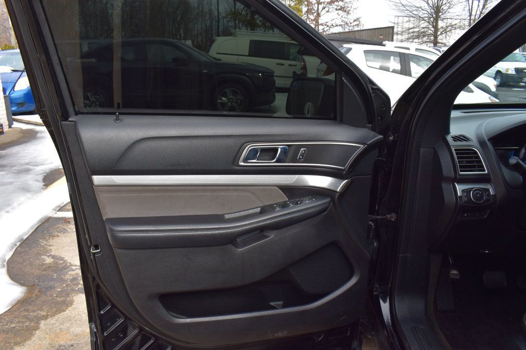 2017 Ford Explorer XLT 4WD - 22983843 - 56