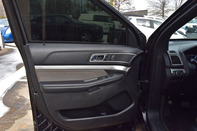 2017 Ford Explorer XLT 4WD - 22983843 - 56