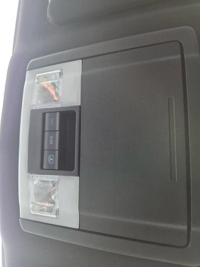 2017 Ford Explorer XLT 4WD - 23008036 - 21