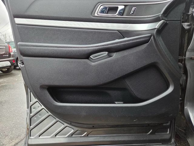 2017 Ford Explorer XLT 4WD - 23008036 - 28