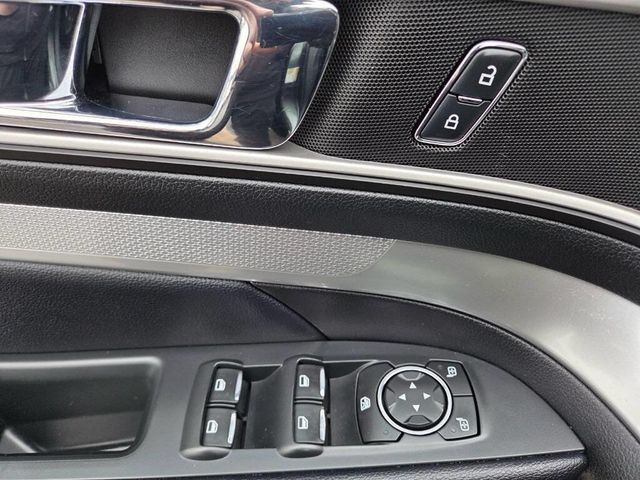 2017 Ford Explorer XLT 4WD - 23008036 - 30