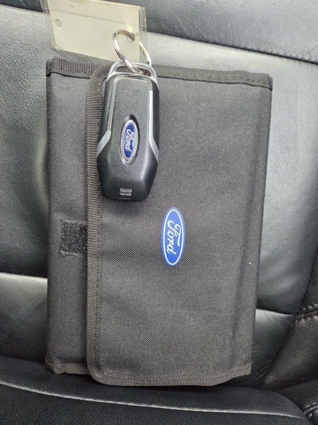 2017 Ford Explorer XLT 4WD - 23008036 - 33