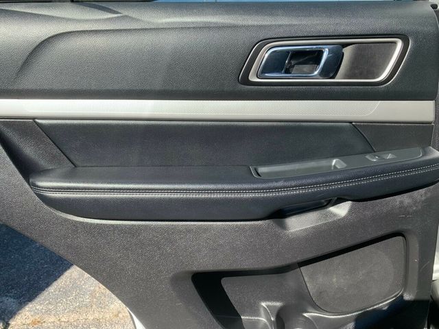 2017 Ford Explorer XLT 4WD - 22941516 - 11