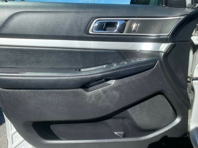 2017 Ford Explorer XLT 4WD - 22941516 - 3