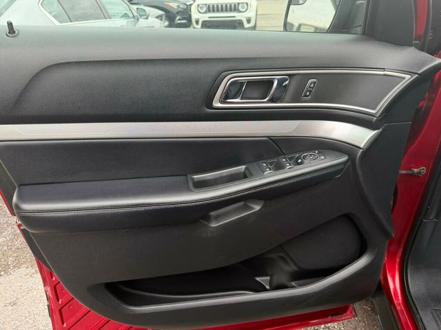 2017 Ford Explorer XLT 4WD - 23008181 - 19