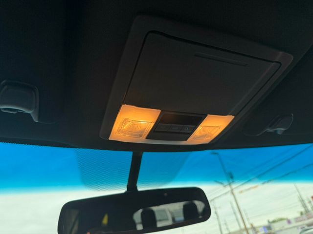 2017 Ford Explorer XLT 4WD - 23008181 - 26