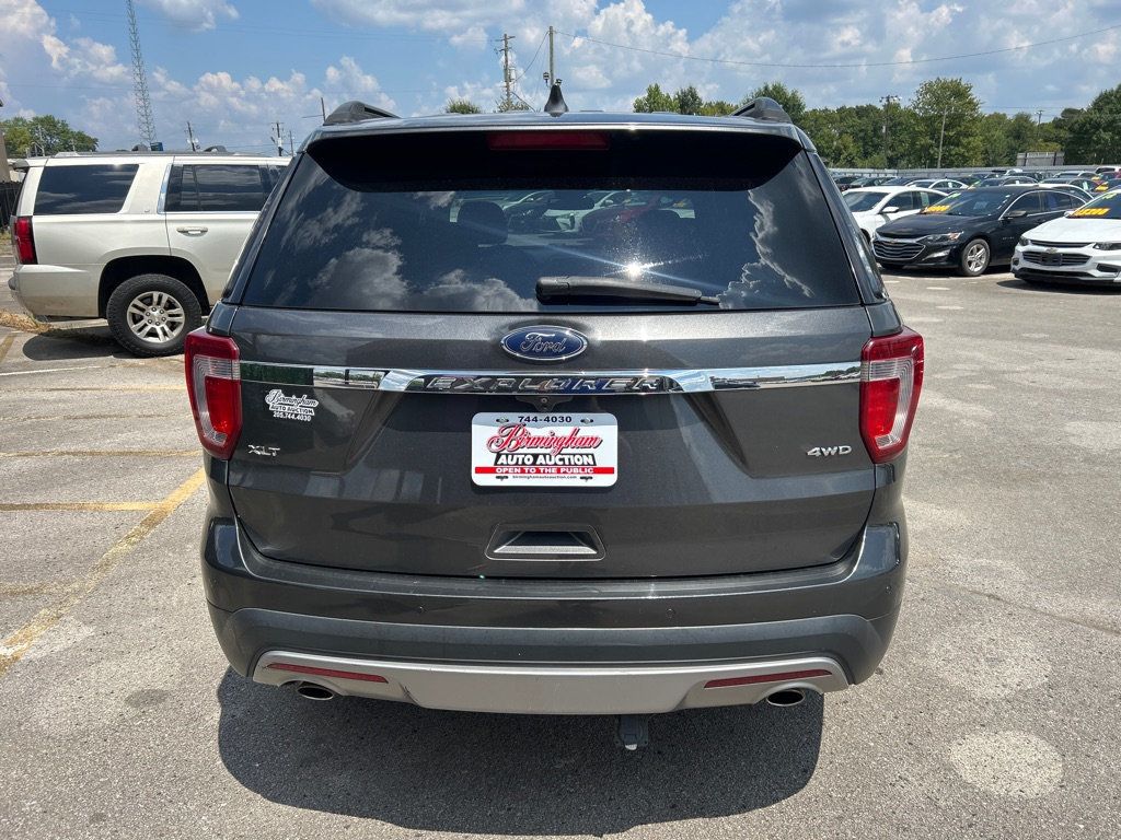 2017 Ford Explorer XLT photo 3