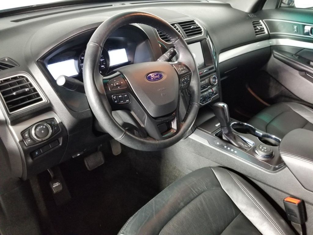 2017 Ford Explorer XLT 4WD - 18571679 - 16