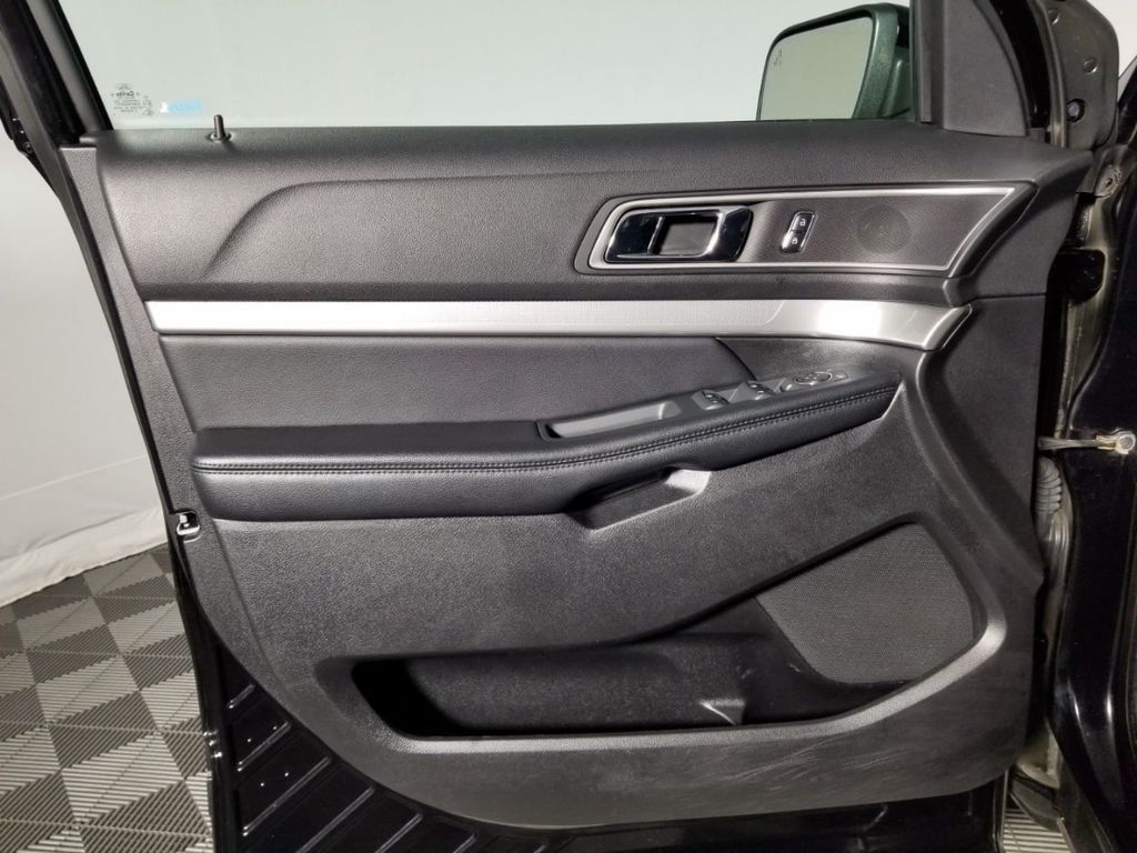 2017 Ford Explorer XLT 4WD - 18571679 - 18