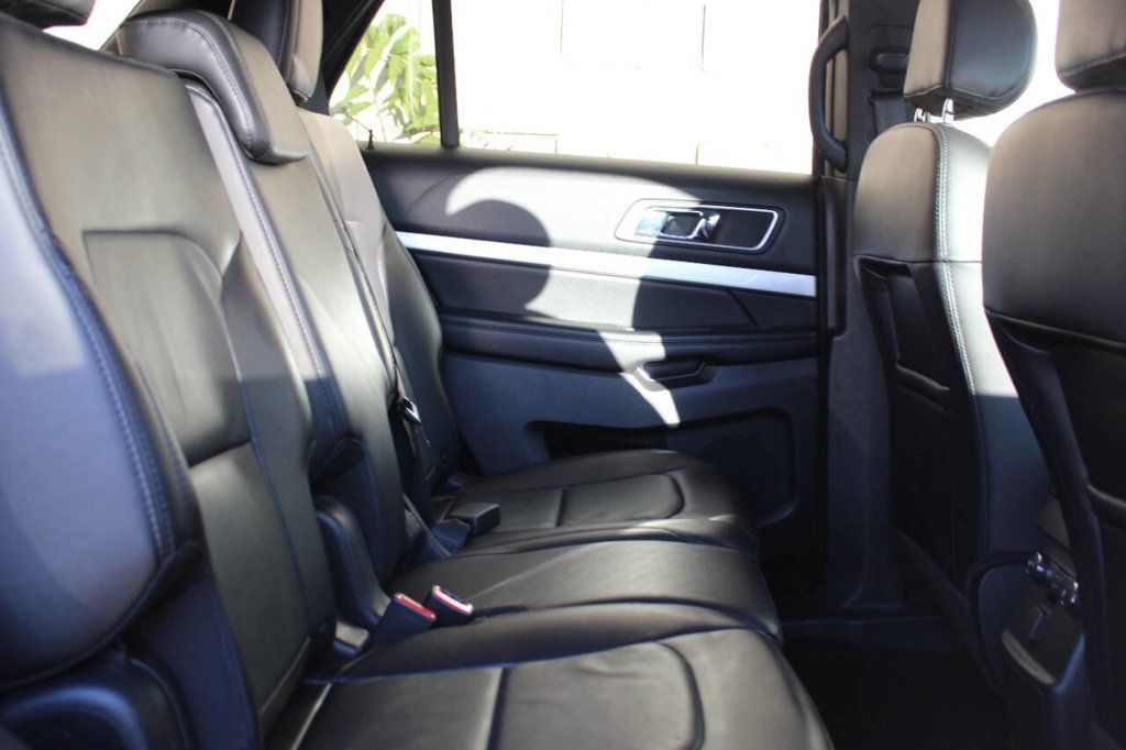 2017 Ford Explorer XLT 4WD - 22912355 - 13