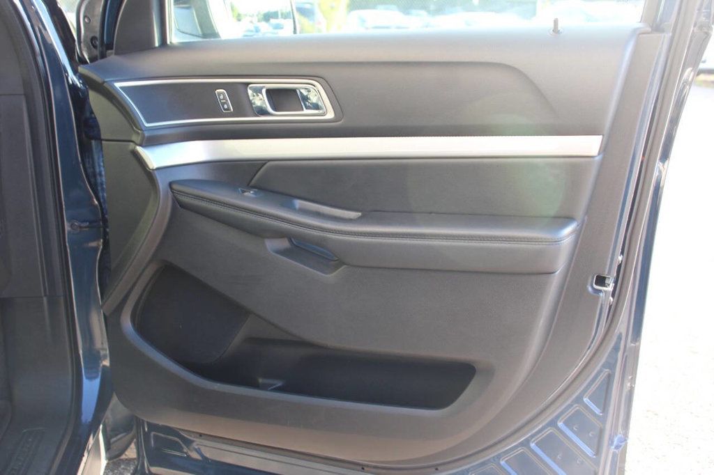 2017 Ford Explorer XLT 4WD - 22912355 - 17