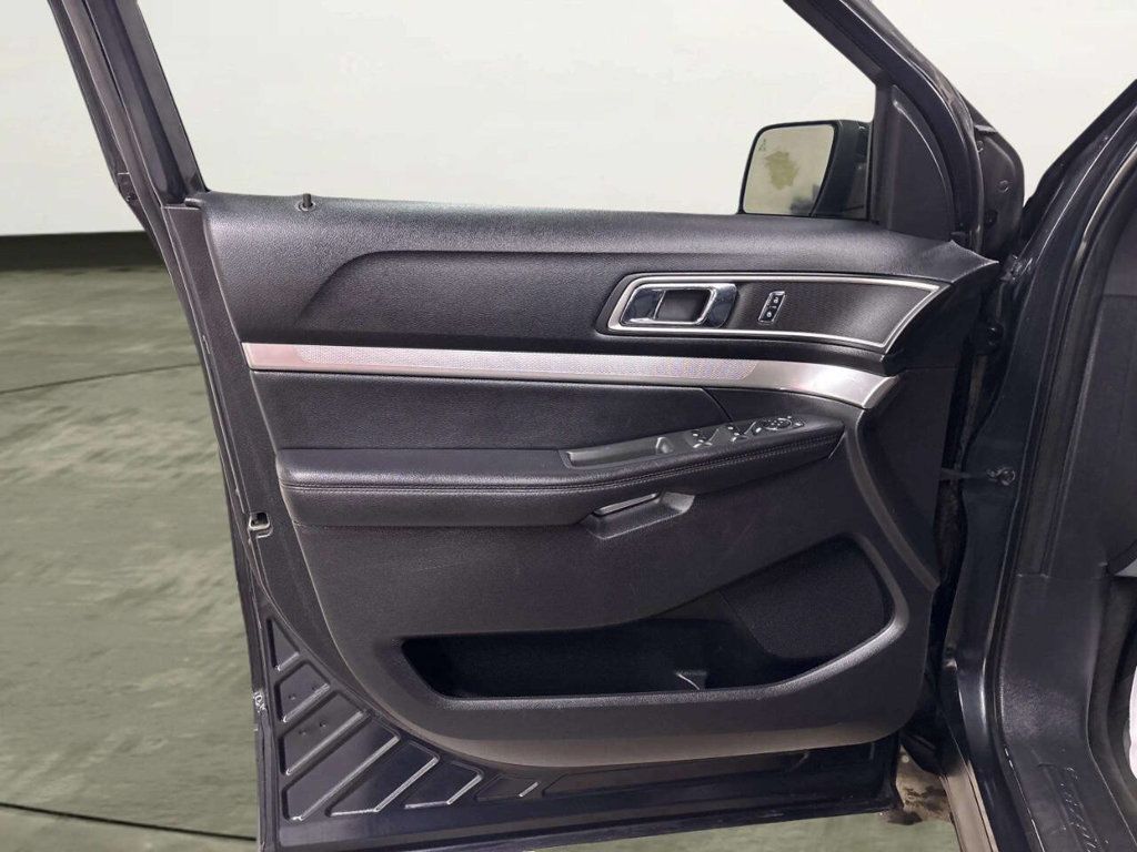 2017 Ford Explorer XLT 4WD - 23039960 - 12