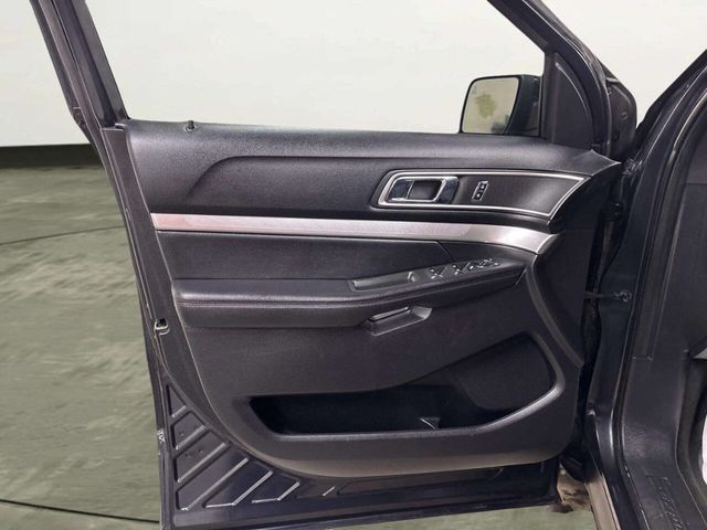 2017 Ford Explorer XLT 4WD - 23039960 - 12