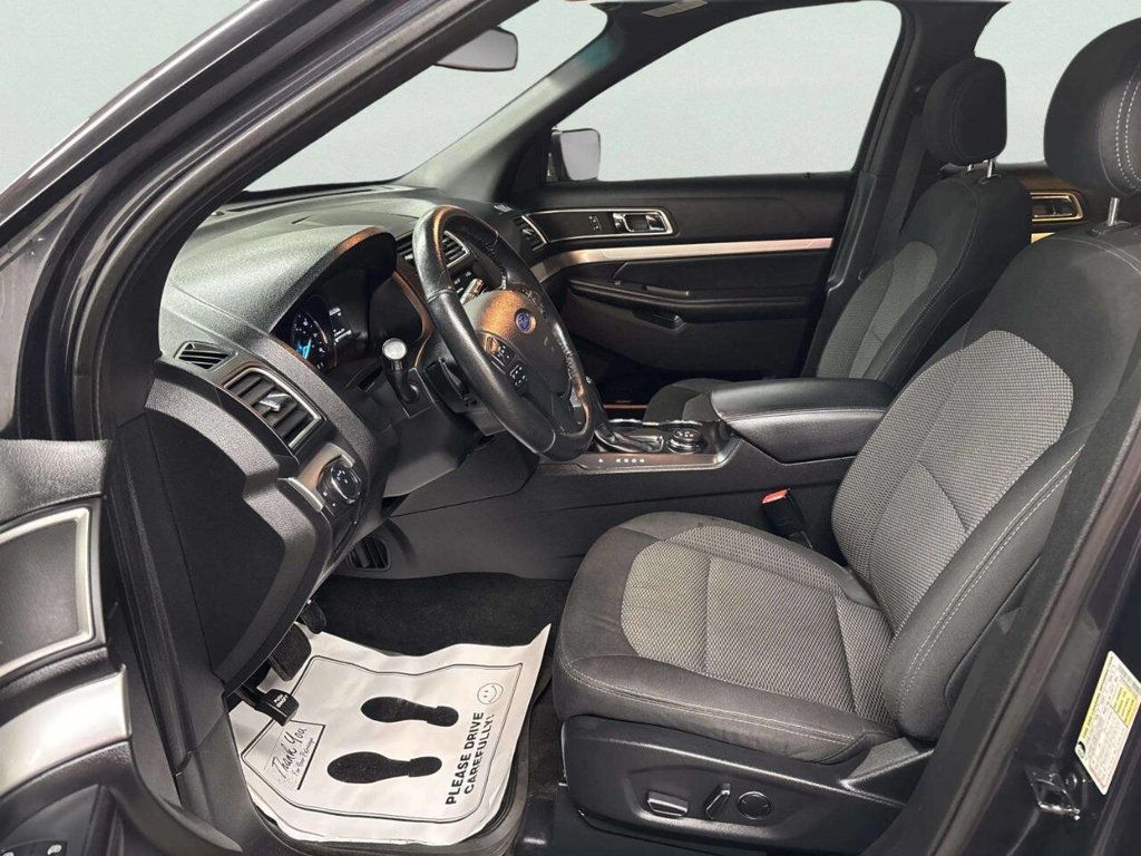 2017 Ford Explorer XLT 4WD - 23039960 - 14