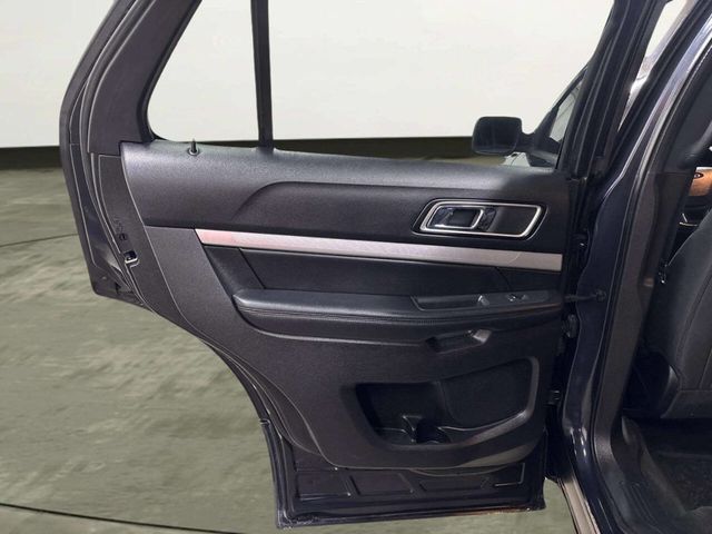 2017 Ford Explorer XLT 4WD - 23039960 - 15