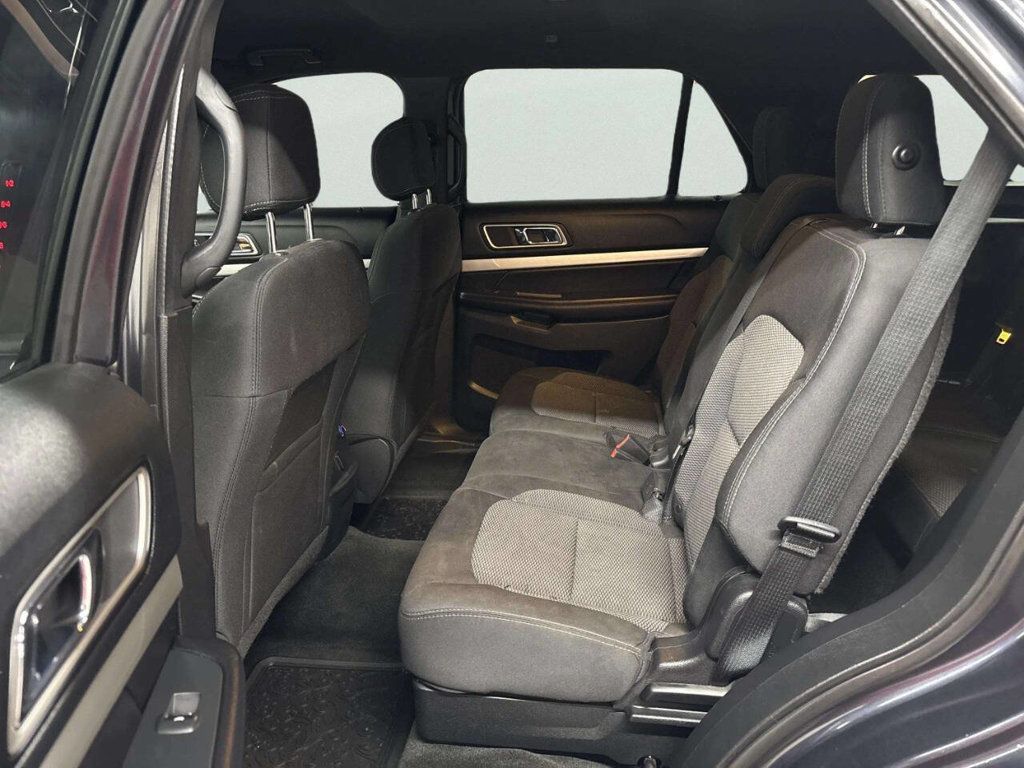 2017 Ford Explorer XLT 4WD - 23039960 - 16