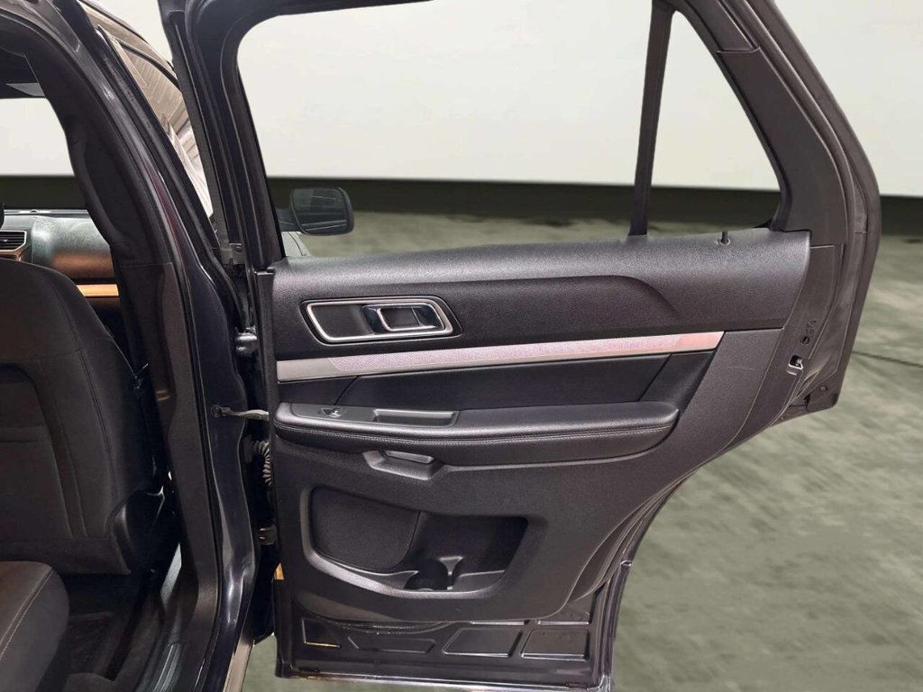 2017 Ford Explorer XLT 4WD - 23039960 - 18