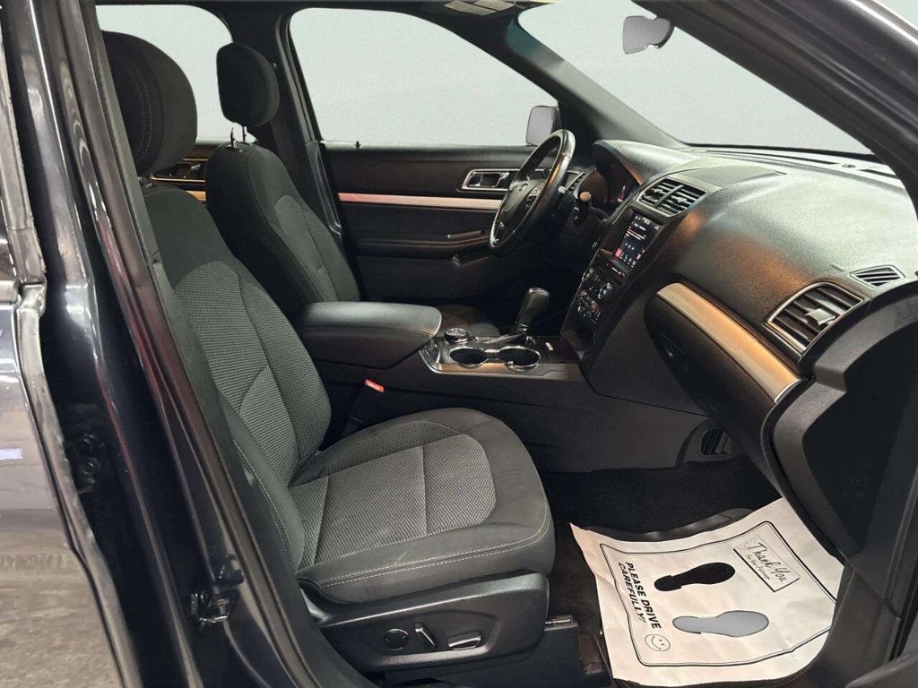 2017 Ford Explorer XLT 4WD - 23039960 - 21