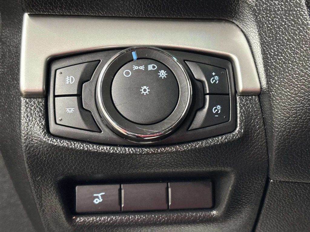 2017 Ford Explorer XLT 4WD - 23039960 - 28